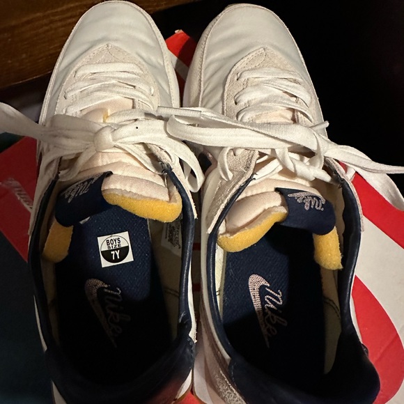 Nike - Picture 4 of 4